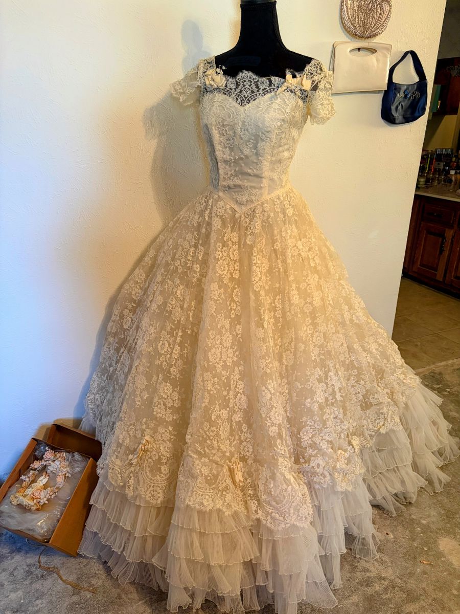 1950's lace wedding dress