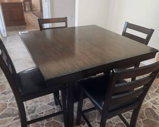 Square high top w 4 chairs
43" high
39" square
$200