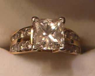 Stunning 14K and Diamonds ring 