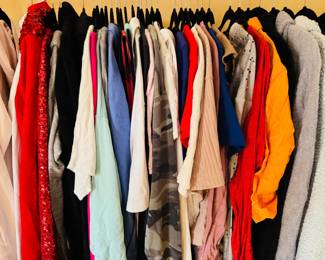 Modern athletic apparel. Women's (athleta, lulu, gap, & more)