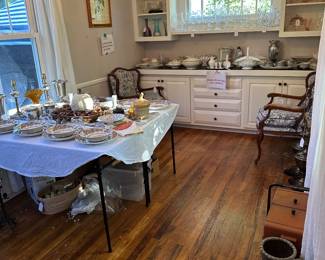 Straight through the kitchen is the Dining Room. 