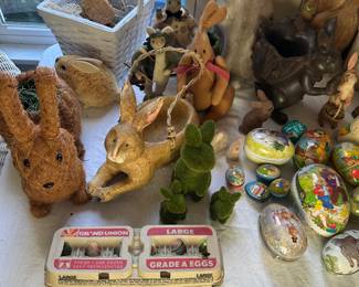 Beautiful paper mâché eggs. 