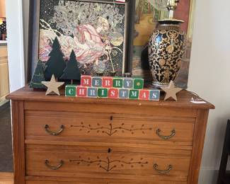 Guillaume Azoulay art and other various decor. 