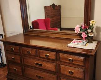 Very nice quality Wood Dresser with Mirror (Probably mid 70's) 