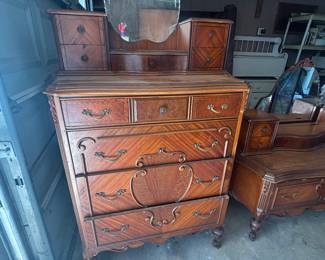 1940s to 1950s art deco dresser with mirror