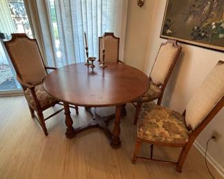 Ethan Allen heirloom collection dining room table with four chairs
