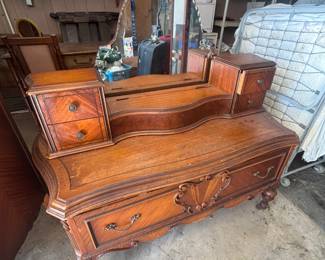 Early 20th century dressing vanity with Mirror 