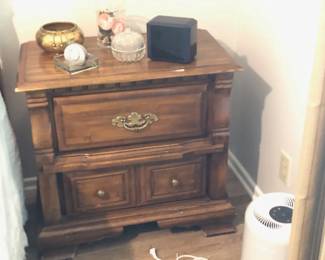Night stand & Pet Hair Eliminator