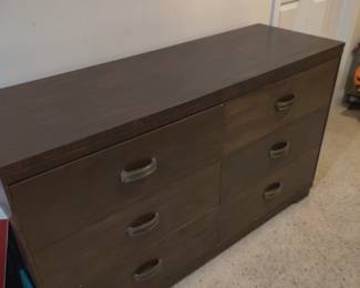 Solid wood (6) drawer dresser