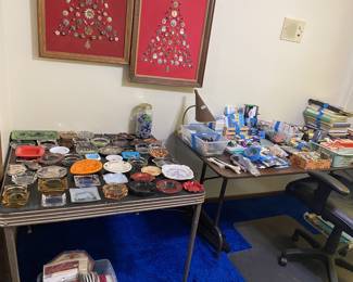 Vintage ashtray collection
Office supplies
Office chairs