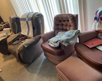 Quilts 2 easy chairs w/ foot stool