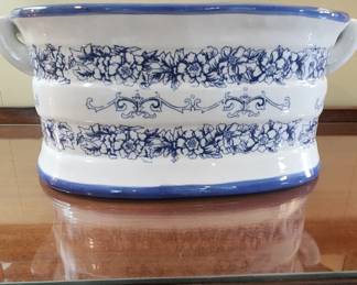Blue and white chinoiserie footbath