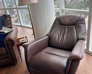 Electronic recliner