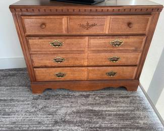 Broyhill wood dresser