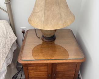Vintage wood glass top end table/ nightstand
22x22x21