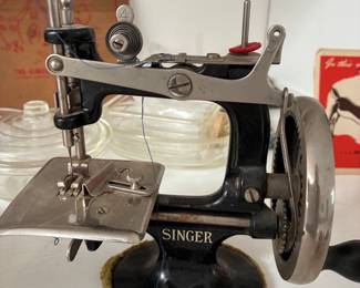 Singer No. 20 Childs sewing machine 1928