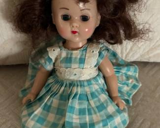 Old ‘Ginny’ doll bended knee