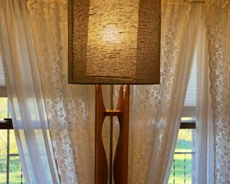 MID CENTURY WALNUT TABLE LAMP