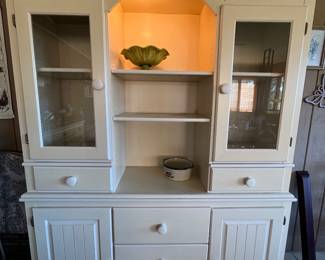 ASHLEY FARMHOUSE HUTCH