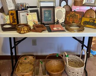 ASSORTED DECOR