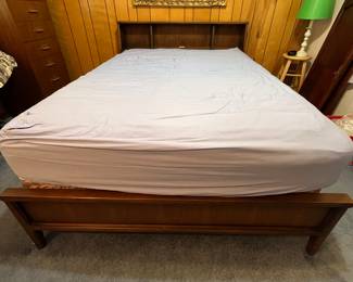 MID CENTURY FULL SIZE BED