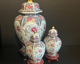 REPRODUCTION ROSE MEDALLION URNS