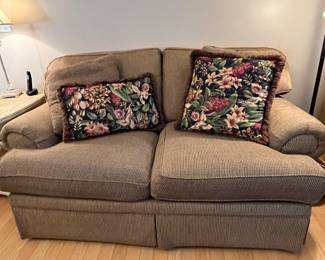 HAVENWORTH FURNITURE LOVESEAT