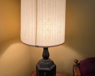 MID CENTURY AMERICANA THEMED TABLE LAMP