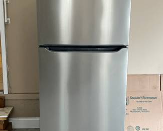 FRIGIDAIRE STAINLESS FRIDGE