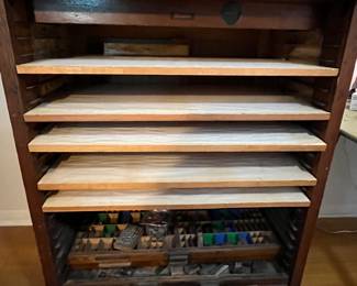 THE HAMILTON MANUFACTURING COMPANY PRINT TRAY CABINET WITH PRINT BLOCKS