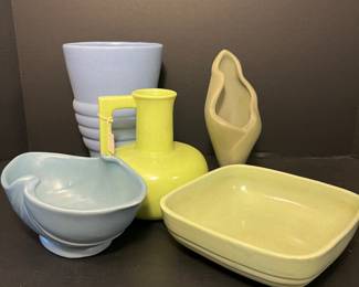 ASSORTED MCCOY AND HULL POTTERY