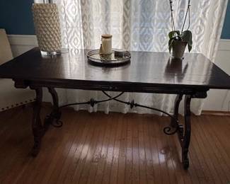 MultiUse beatiful Table
