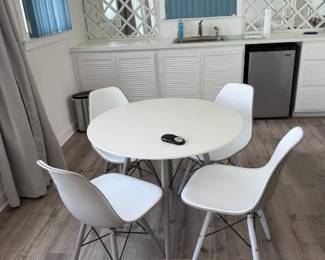 Kichen Table with 4 Chairs