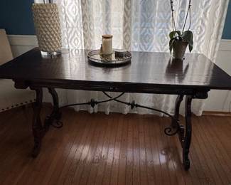 MultiUse beatiful Table