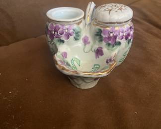 Porcelain piece. Don’t know what it is! 
