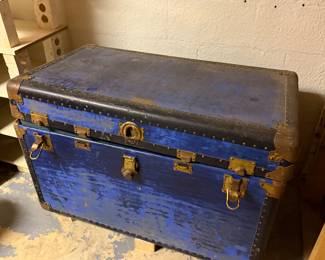 Early vintage Hartmann trunk 