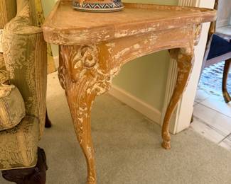 Ram triangular table