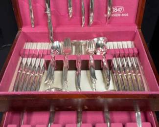 1847 Rogers Bros. Flair Flatware Set
