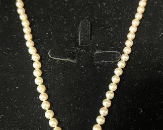 18 Pearl Necklace with Diamond W Diamond  Garnet Enhancer