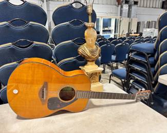 Acoustic Guitar and Lamp Orlando