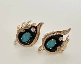 Vintage 14K Gold with Opals & Diamonds Screwback Style Earrings (3.6 Grams)