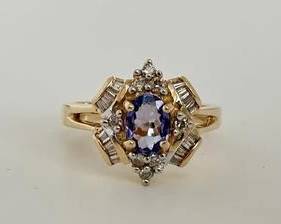 14K Gold with Purple Gemstone & Diamonds Ring - Size 7 (5.4 Grams)