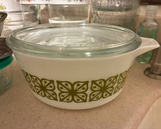Vintage Pyrex Green Verde flower casserole "Crazy Daisy"