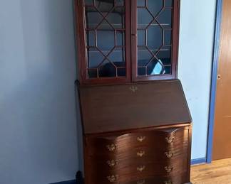 Maddox Colonial Reproductions Mahogany Secretary Desk