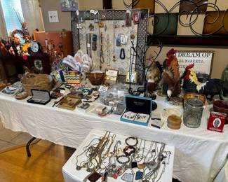 Lots of vintage jewelry