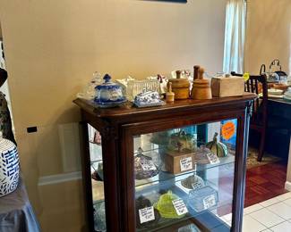 Small display cabinet
