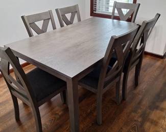 002 Caitbrook Dining Table from Ashley Furniture Like New with 6 Chairs