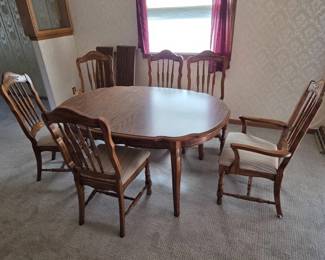 Kitchen Table And 6 Chairs