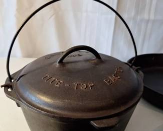 Antique Griswold Tite top Number 8 Baster Dutch Oven And 3 Cast Iron Pans
