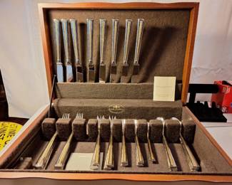 Gorham Set Of 8 Gold Plated Stainless Flatware In a Reed And Barton Chest